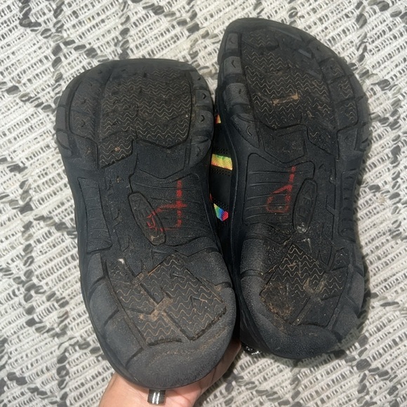 KEEN BIG KIDS' NEWPORT SHOE - BLACK/ORIGINAL TIE DYE - Picture 9 of 12